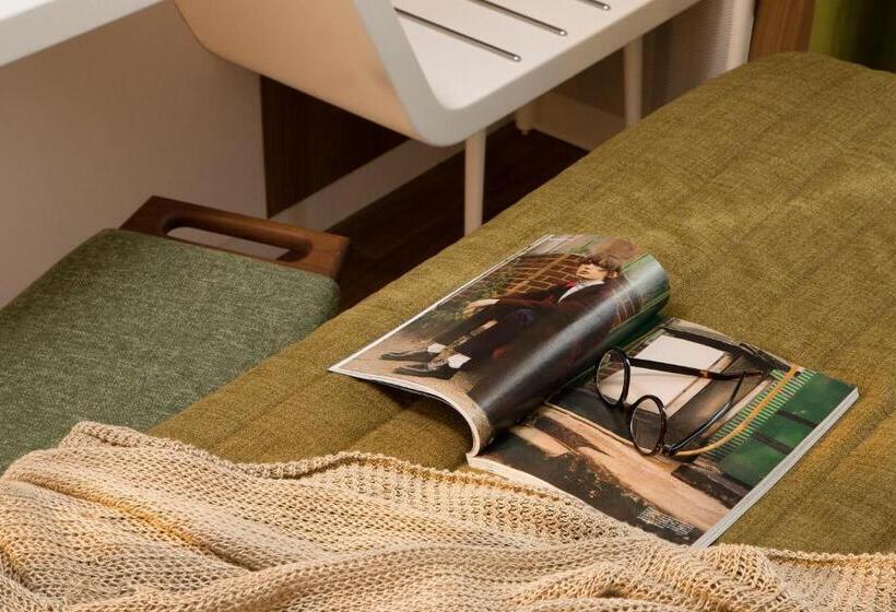 اتاق کلاسیک, Eiffel Turenne