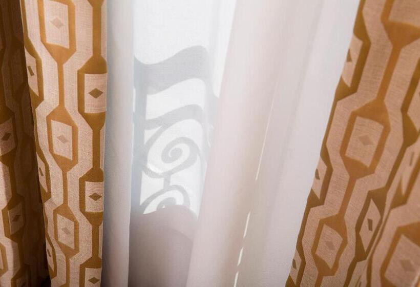 اتاق سوپریور, Eiffel Turenne