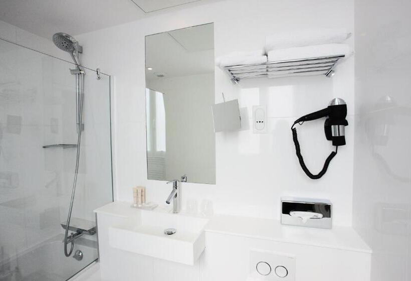 اتاق اجرایی سه نفره, Eiffel Turenne