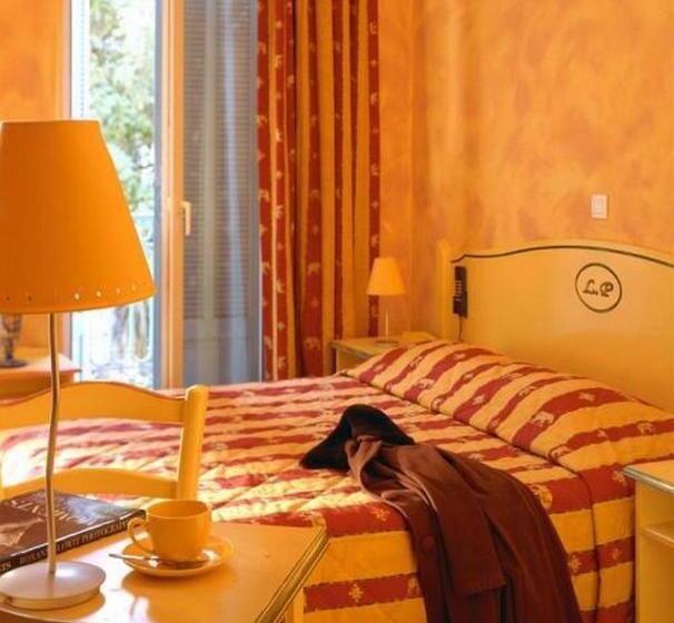 غرفة عائلية, Little Palace