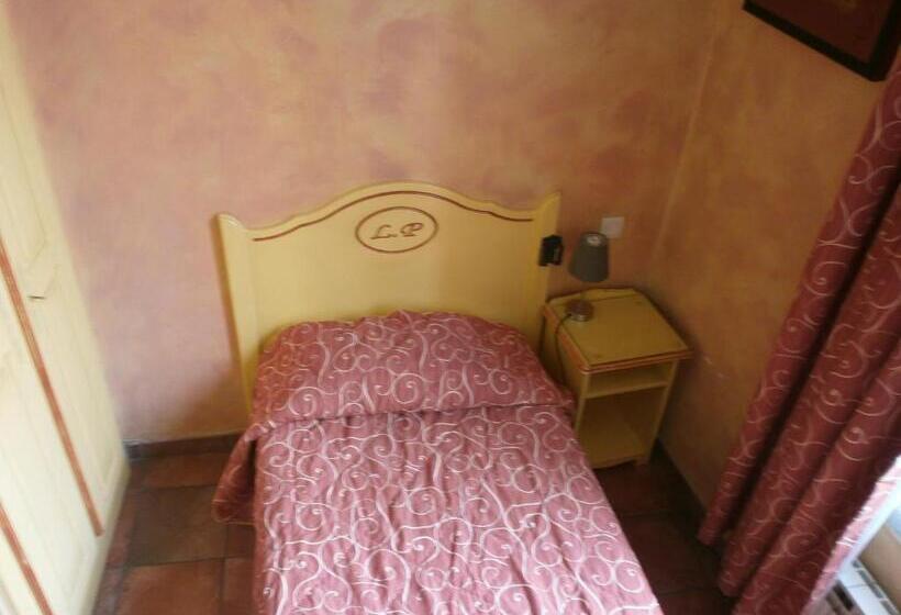 غرفة قياسية فردية, Little Palace