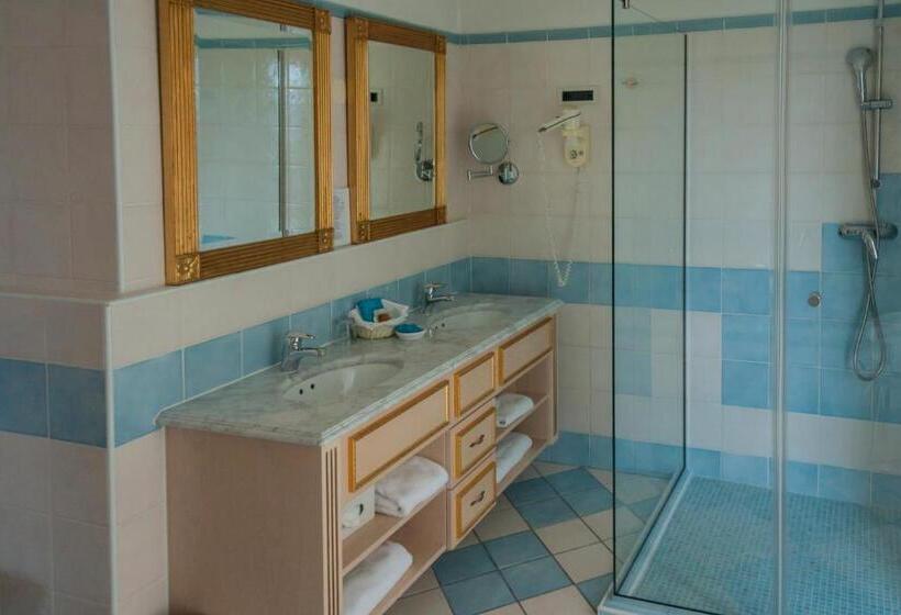 Tengerre Néző Deluxe Szoba Erkéllyel, Miramar