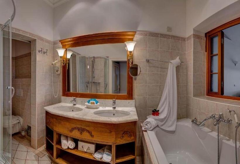 اتاق لوکس با چشمانداز دریا, Miramar