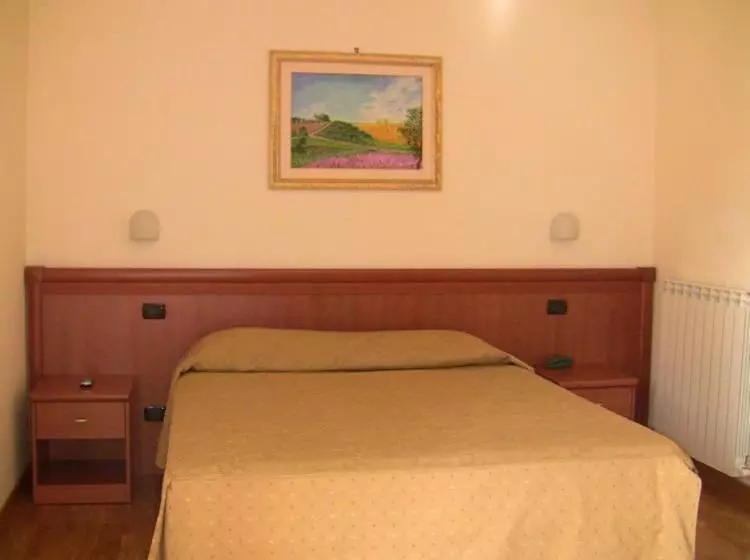 Economy Triple Room, Picchio