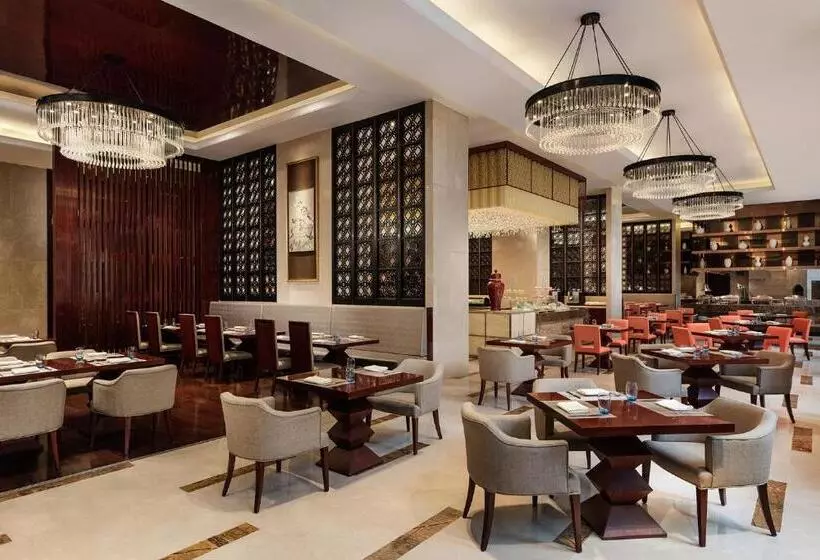 キングサイズベッドのデラックスルーム, Sheraton Zhenjiang