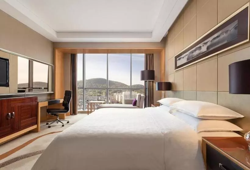キングサイズベッドのデラックスルーム, Sheraton Zhenjiang