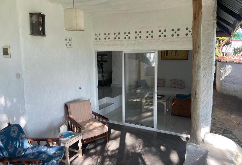 خانه 1 خوابه, Shimoni Reef Lodge