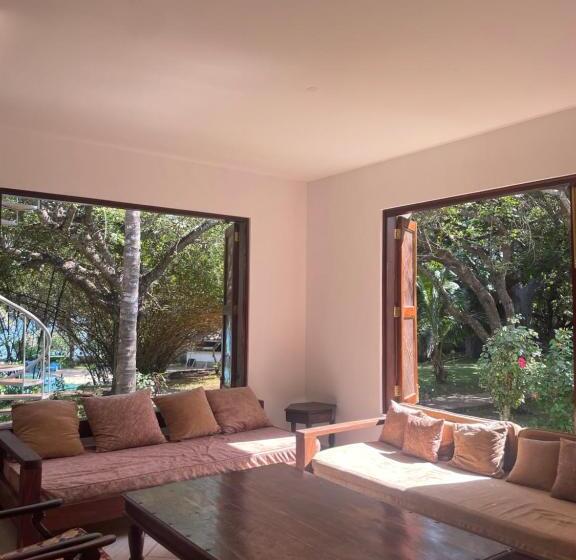 اتاق استاندارد سه نفره, Shimoni Reef Lodge