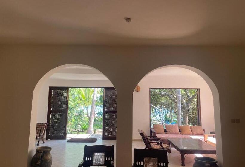 اتاق استاندارد سه نفره, Shimoni Reef Lodge