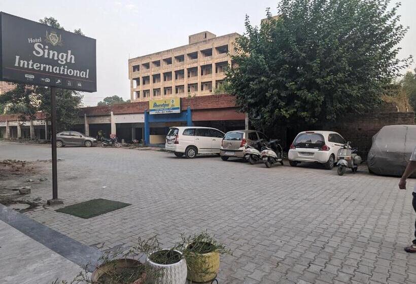 Номер Deluxe, Singh International, Amritsar