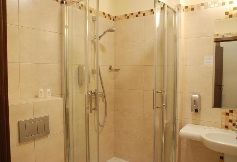 اتاق استاندارد سه نفره, Topaz Poznań Centrum