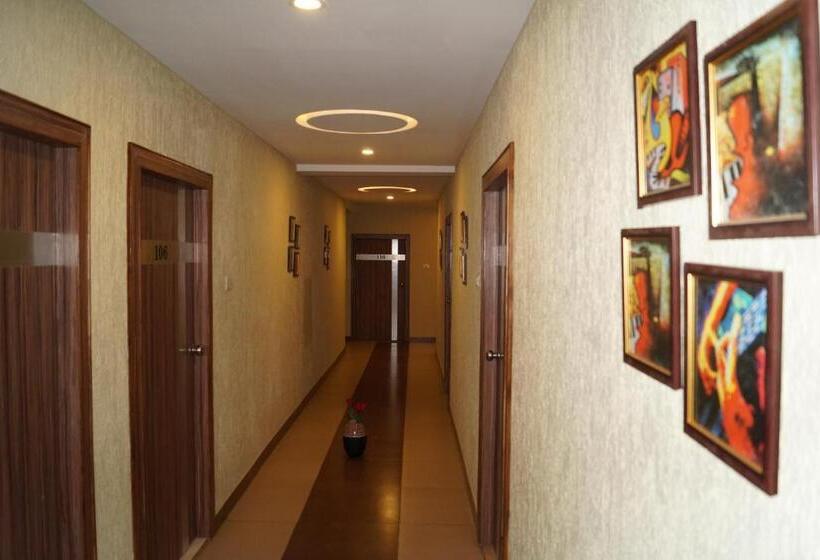 Quarto Deluxe, Vinayaga Inn By Poppys Ooty