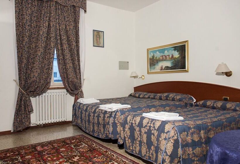 غرفة قياسية ثلاثية, Vip