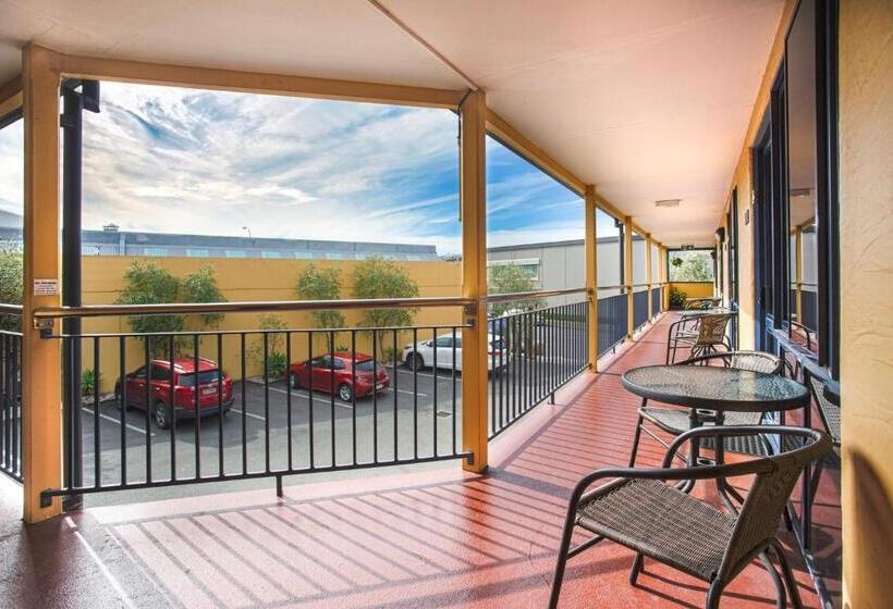 インサイドのスタンダードスタジオ, Harbourside Lodge