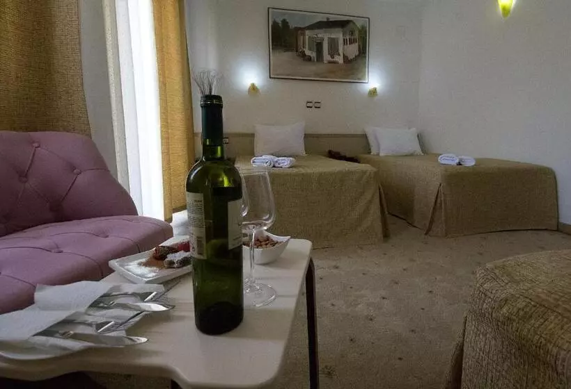 اتاق استاندارد سه نفره, Nar Gevgelija