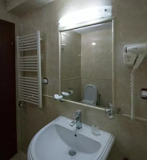 اتاق کلاسیک یک تخته, Nar Gevgelija
