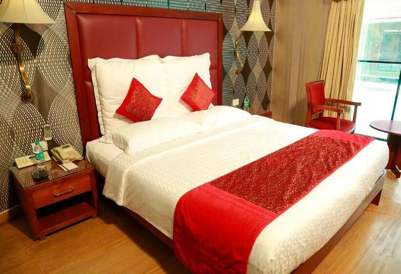 Номер Deluxe, Saj Earth Resort & Convention Center , Kochi