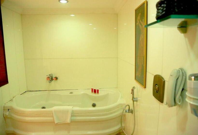 Номер Премиум, Saj Earth Resort & Convention Center , Kochi