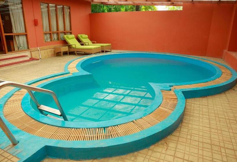 Люкс с Бассейном, Saj Earth Resort & Convention Center , Kochi