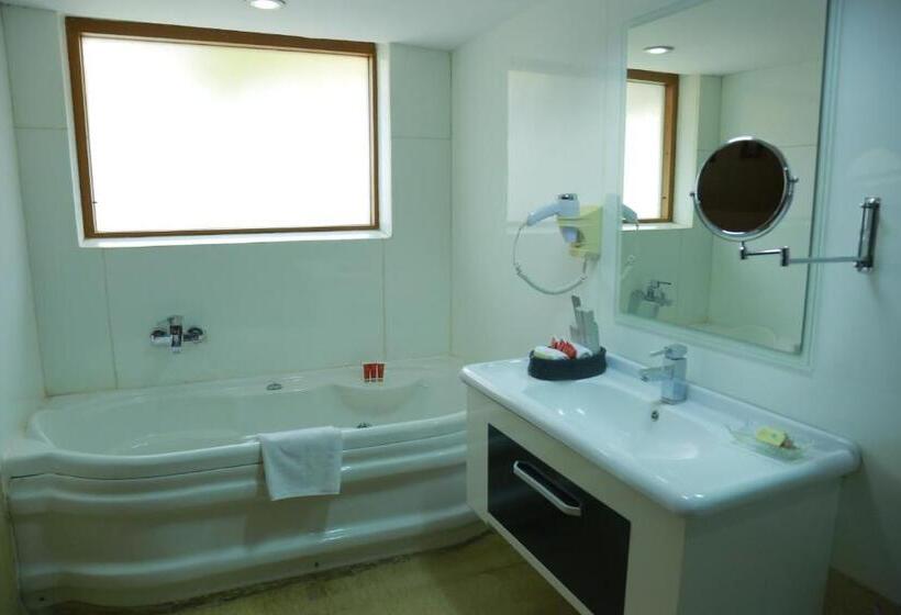 Suite with Pool, Saj Earth Resort & Convention Center , Kochi