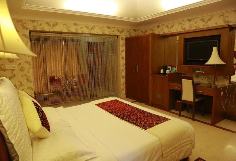 Suite with Pool, Saj Earth Resort & Convention Center , Kochi