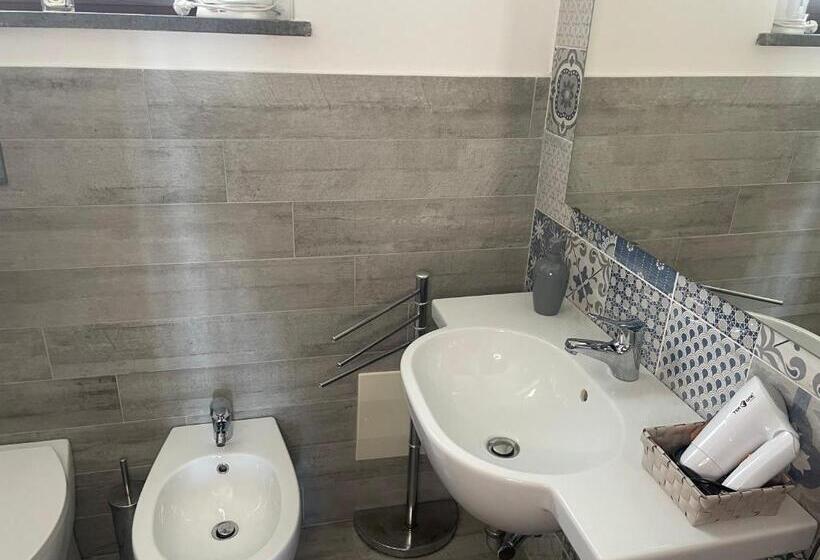 اتاق اکونومی, Casa Scala