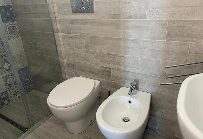 اتاق اکونومی, Casa Scala