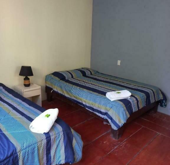 غرفة قياسية رباعية, Donde Familia Manito