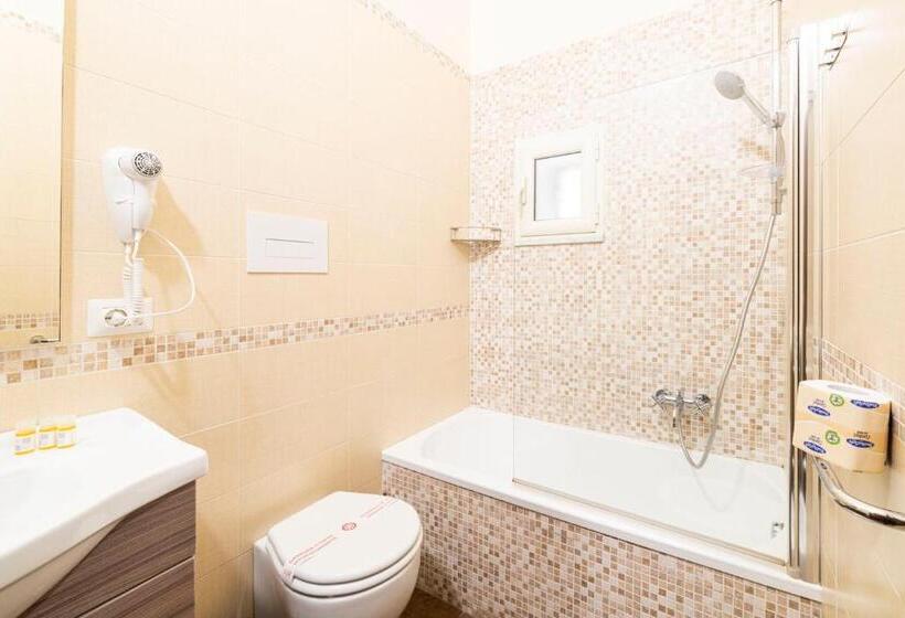 اتاق لوکس, Corso 138 By Domusextra