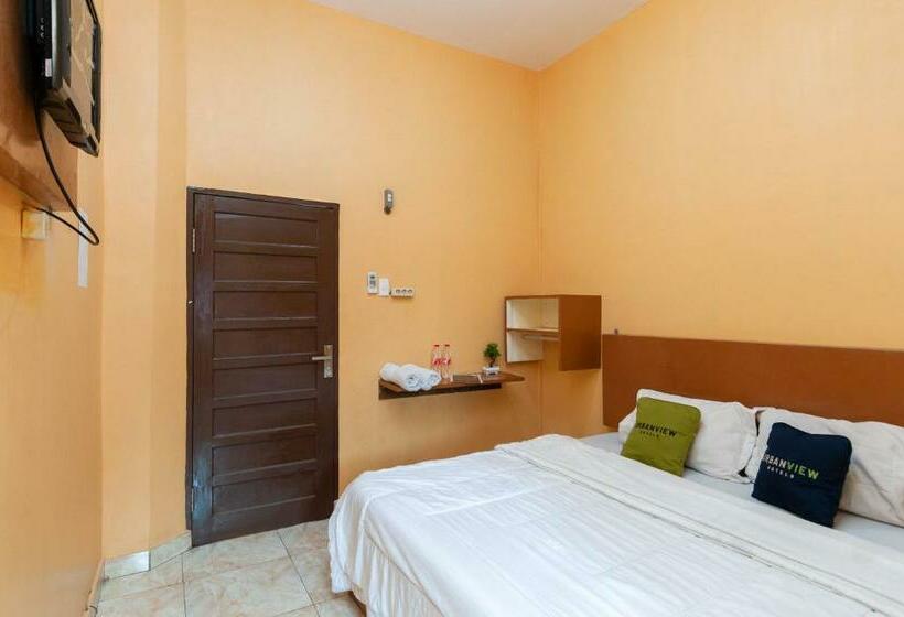 Delüks Oda, Urbanview Hotel Nisura Homestay Medan By Reddoorz