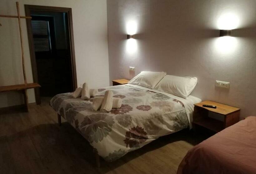 غرفة قياسية ثلاثية, Agriturismo Nonnu Lui`