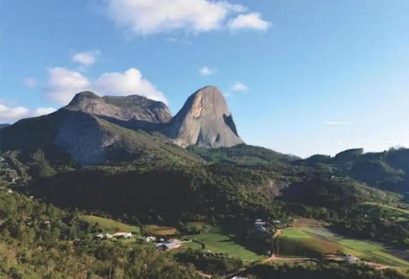 سوییت با چشم‌انداز کوه, Condomínio Vista Azul