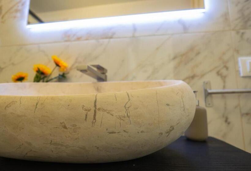 اتاق استاندارد با چشم‌انداز استخر, Luxury B&b La Riserva Dannunziana