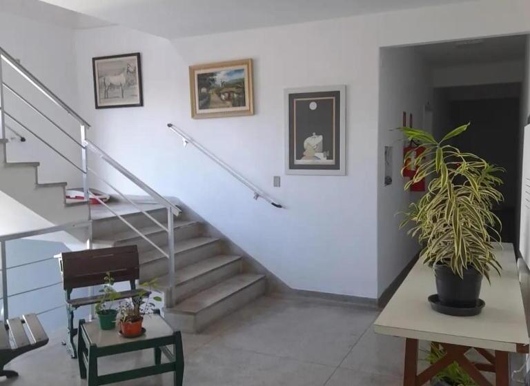 ルームシェアのワンベッド, 4 Suítes Privativas