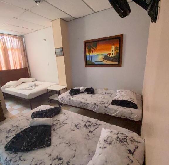 اتاق استاندارد سه نفره, Los Corales Tulua