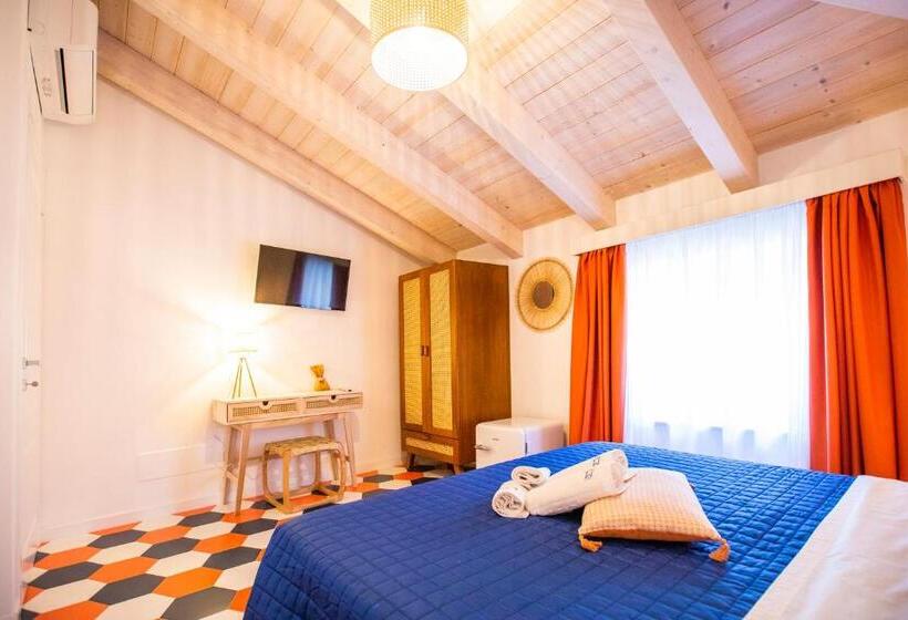 Четырехместный Номер Стандарт с Балконом, Suitetti Camere&relax