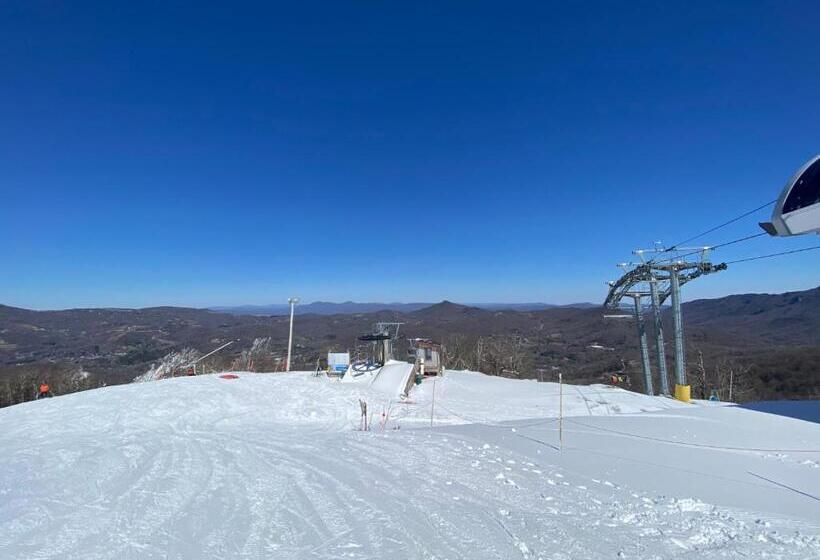 Апартаменты 1 Спальня с Видом, Appresski   5 Bed Ski In Ski Out   50 Steps To Ski Sugar Mountain Slopes