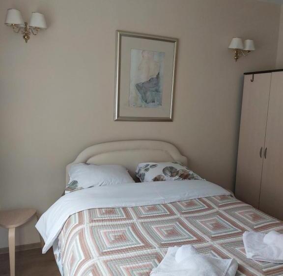 غرفة قياسية مزوَّدة بشُرفة, къща за гости хриси