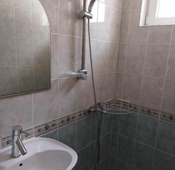 غرفة قياسية مزوَّدة بشُرفة, къща за гости хриси