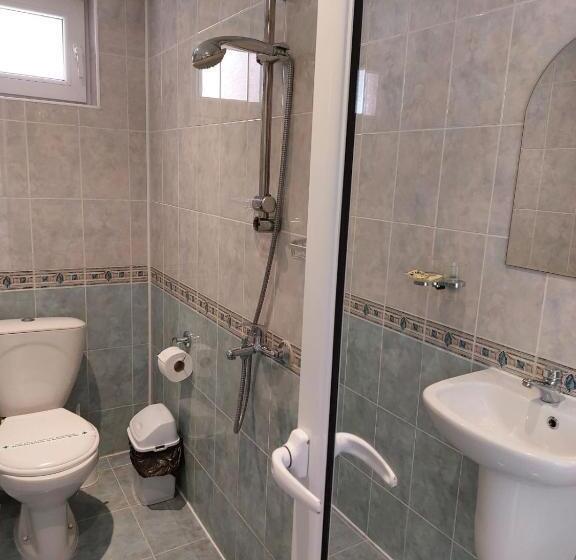 غرفة قياسية مزوَّدة بشُرفة, къща за гости хриси