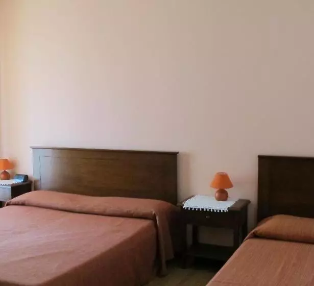 Habitació Triple Estàndard, Ca Florian