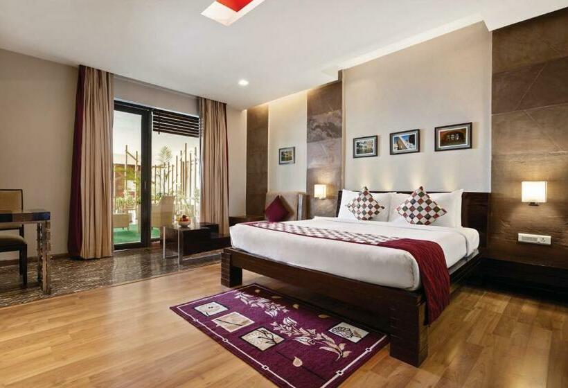 带大床的套房, Ramada Ajmer