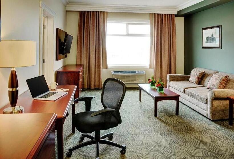 Люкс Кровать Кинг, Chateau Nova Yellowhead