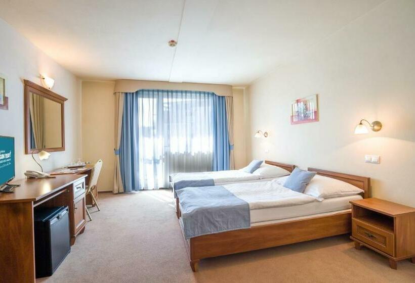 コンフォートルーム, Dixon