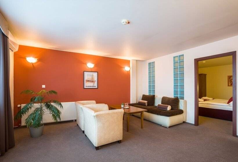 デラックススイート, Dixon