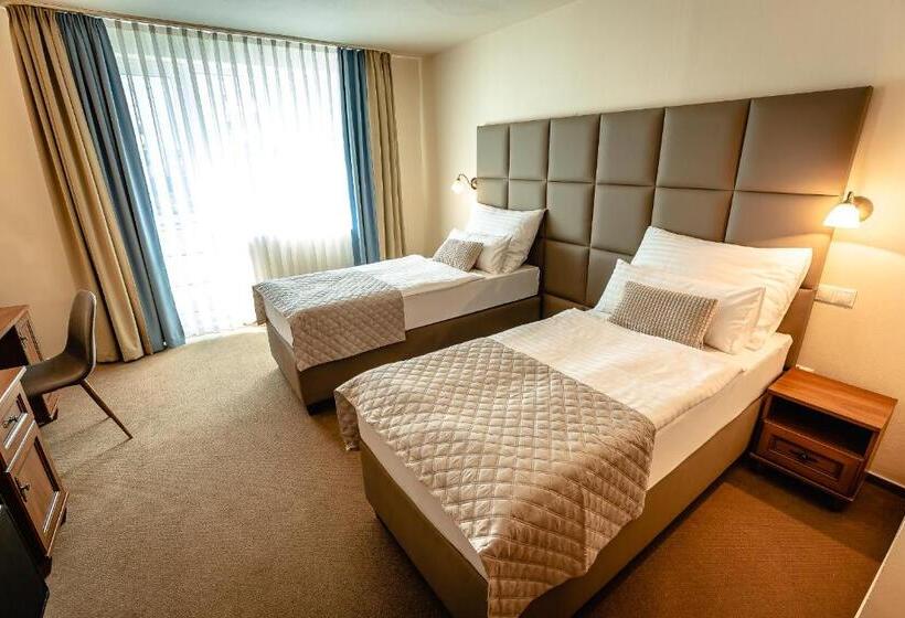 コンフォートルーム, Dixon