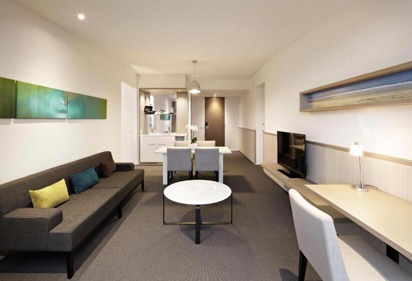 מיטת קינג בסוויטה, Quarters At Flinders