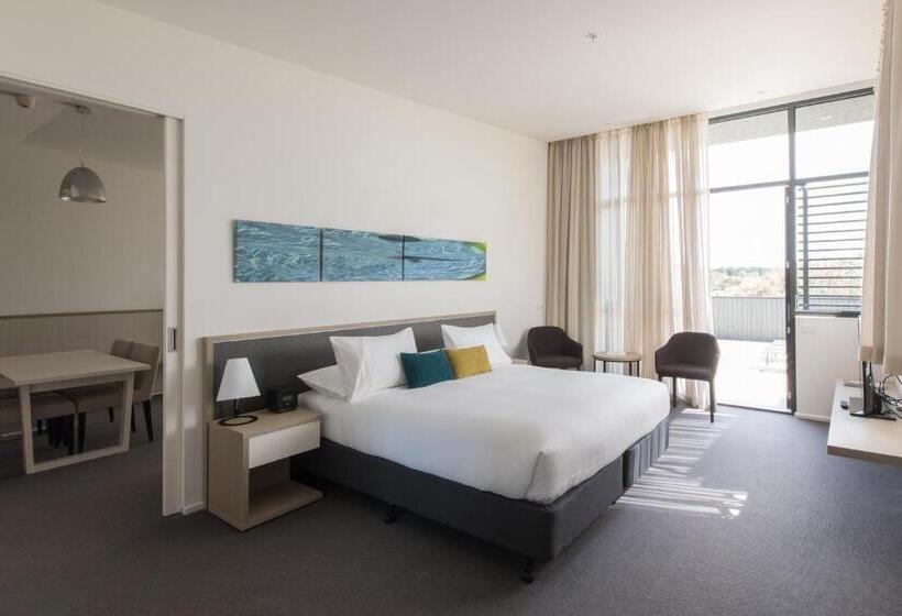 מיטת קינג בסוויטה, Quarters At Flinders