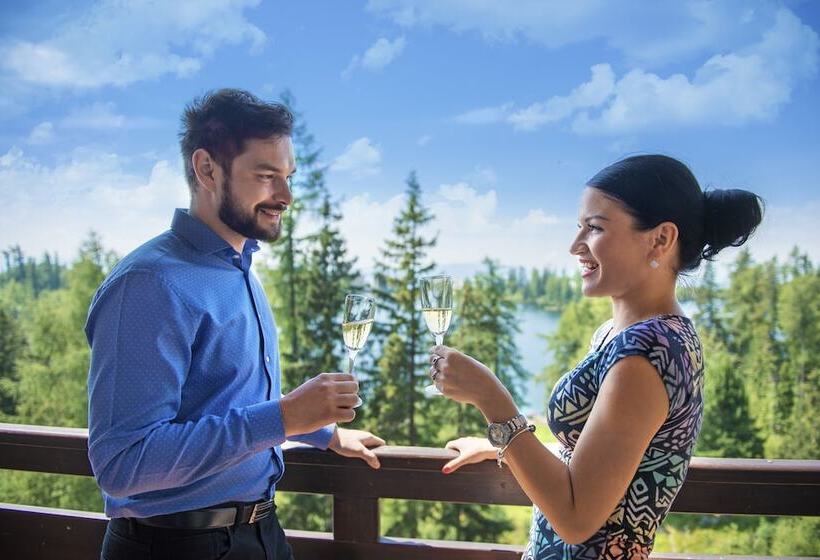 标准间带湖景, Patria