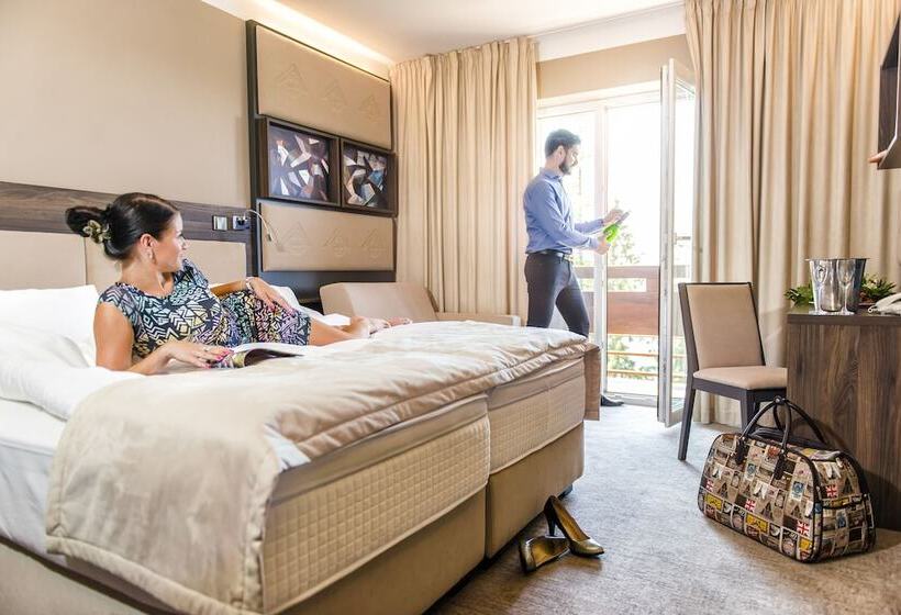 豪华房间, Patria